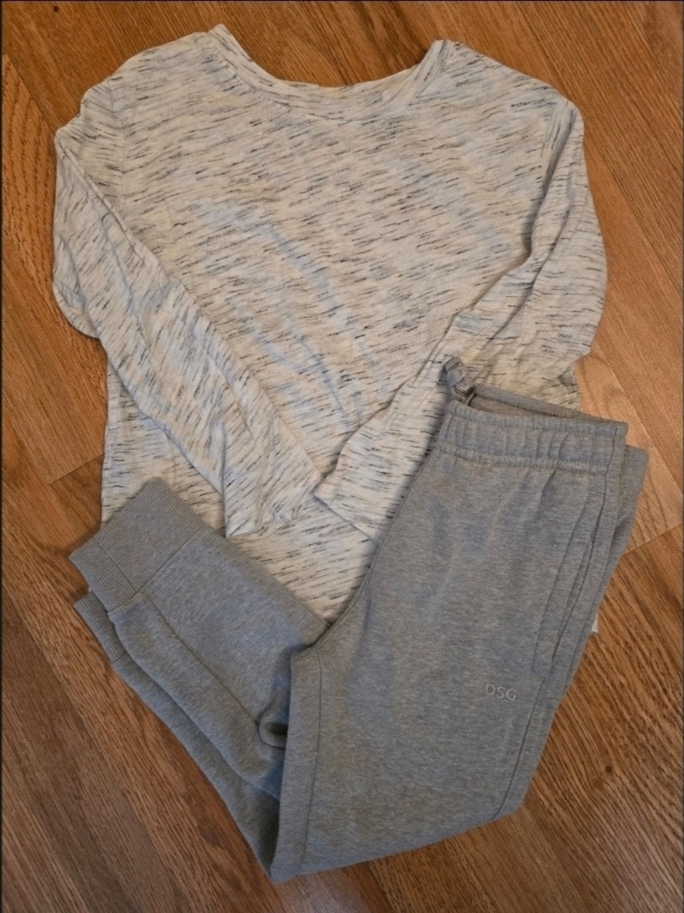 5T Gray sweats and Long sleeve tee ♡ Unisex. Great Condition ♡